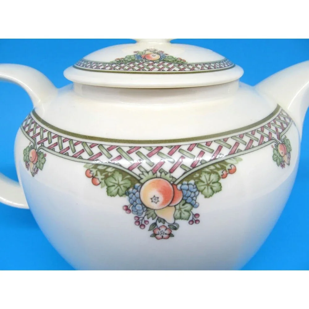 Wedgwood Pergola 5 Cup Tea Pot With Lid In Pristine Condition